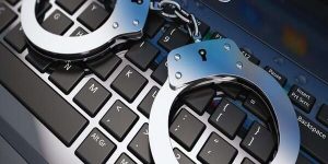 قرصن حسابات عديد المشاهير بطلب من مقربيهم… أمن العاصمة يطيح بـ”هاكر” مواقع التواصل الاجتماعي