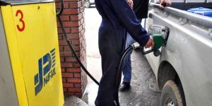 أخذ منحى تنازليا منذ 2016 بفعل مراجعة الأسعار وتراجع التهريب… الجزائريون يتراجعون في استهلاك الوقود