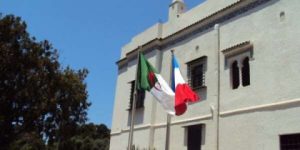 بعد مضي قرابة أسبوعين من نشر الخبر… السفارة الفرنسية تنفي مشاركة ممثلين عنها في “الاجتماع السري”