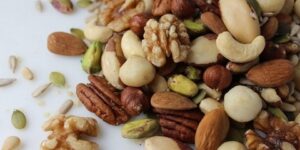 دراسة أمريكية صينية تؤكد: المكسرات تحمي من أمراض القلب والسكري