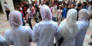 في ظل تعالي أصوات الرافضين له لأنه يفتح المجال للتزوير وتضخيم النقاط… “وسام استحقاق” للأساتذة الذين حقق تلامذتهم علامات جيدة