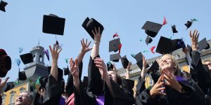 السعودية تفتح منح دراسية مجانية للطلبة الجزائريين