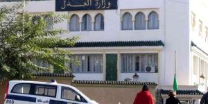 اعتبرت مثل هذه التصرفات لا تليق بسلوك القاضي… وزارة العدل تنفي إنهاء مهام الأمين العام للوزارة