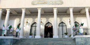 المدير العام للشؤون القانونية بوزارة العدل يرد على القضاة المضربين: “أنتم متمردون على القانون”