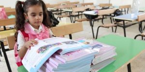 تقسيم كتاب السنة الأولى إلى 4 كتيبات لتخفيض المحفظة، واجعوط: “خارطة طريق لمراجعة كثافة المناهج”… إعادة النظر في محتويات كتب الجيل الثاني