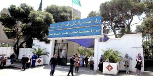 تعليمة وجهتها وزارة الصحة تخص الاطباء و كل مستخدمي القطاع… الهاتف النقال، التجوال والتجمعات غير المبررة ممنوعة ….  كل تقصير أو إهمال سينجر عنه اجراءات ردعية صارمة