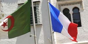 الجزائر تستدعي سفيرها بفرنسا للتشاور