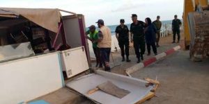 هدم الأكشاك والأكواخ البحرية بالشراقة