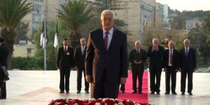 رئيس دولة فلسطين محمود عباس يشارك الجزائريين فرحتهم في عيد استقلالهم  الـ60