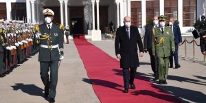 الرئيس تبون يغادر الجزائر باتجاه قطر في زيارة دولة 