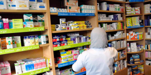 مختصون يحذرون من تناول ادوية كورونا دون وصفة