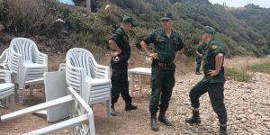 ضمانا لمجانية الشواطئ بوهران.. الدرك يحجز كراسي وطاولات مستغلة بطريقة غير قانونية