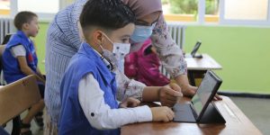 تجهيز أربع مدارس ابتدائية بولاية وهران بألواح إلكترونية ذكية