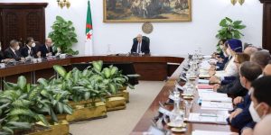 الرئيس تبون يأمر بفتح تحقيق فوري لمحاسبة المسؤولين عن تدهور النقل البحري والجوي