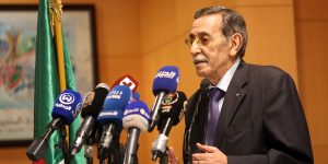 شيخي يدعو إلى تعميق الدراسات الاجتماعية والفلسفية والاقتصادية لتفسير الحقائق التاريخية