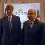 الوزير الأول يستقبل بواشنطن المبعوث الخاص للرئيس الأمريكي للمناخ جون كيري