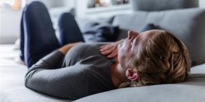 احذر ألم الصدر عند النوم – علامة على الإصابة بهذه الأمراض