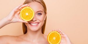 جمال وأناقة.. قناع عصير البرتقال وماء الورد