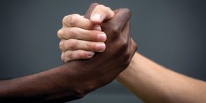  الإسلام ومحاربته للعنصريَّة