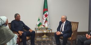 لعمامرة يتحادث مع نظيره النيجيري