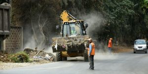 عقوبات على المؤسسات التي تلقي بمخلفاتها على قارعة الطريق ببئر توتة