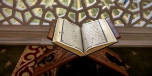  كيف تهتم المرأة المسلمة بالقرآن الكريم ؟