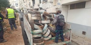 عملية خاصة لرفع العجلات المطاطية ببئر توتة