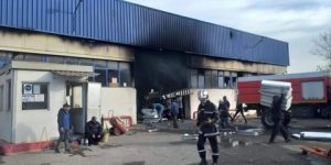 نشوب حريق بمخزن لمادة البوليستر بالمنطقة الصناعية لوادي السمار