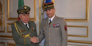 رئيس أركان الجيش الوطني الشعبي يتحادث بباريس مع نظيره الفرنسي