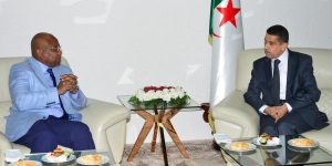 الأمين العام لمجالس دول منظمة التعاون الإسلامي يصل الجزائر