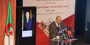 زغدار يؤكد مساهمة صناعة النسيج والجلود في التنمية المحلية