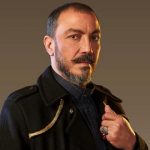 بعد وفاة والدته.. أزمة جديدة تواجه طارق لطفي