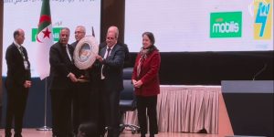 الاتحاد الوطني لمنظمات المحامين الجزائريين يكرّم رئيس الجمهورية