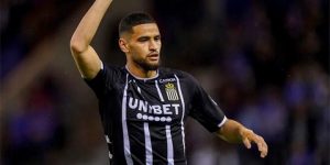 زرقان محل اهتمام ولفرهامبتون الإنجليزي