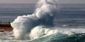 بحر مضطرب على هذه السواحل