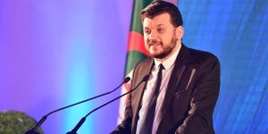 ياسين المهدي وليد: الجزائر لديها مؤهلات لتطوير الدفع بالهاتف النقال سريعا