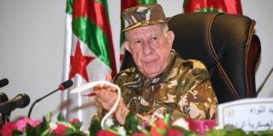 رئيس أركان الجيش الوطني الشعبي يهنئ المنتخب الوطني للمحليين بعد تأهله إلى الدور النهائي