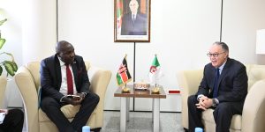 الجزائر تقدم 200 منحة لفائدة طلبة كينيين