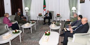 رئيس الجمهورية السيّد عبد المجيد تبون يستقبل قائد القيادة العسكرية الأمريكية في إفريقيا ” أفريكوم”