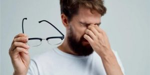 هل النظارات تعالج جفاف العين؟- طبيب يحسم الجدل