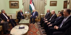 لعمامرة ينقل رسالة شفوية من الرئيس تبون لمحمود عباس