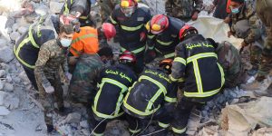 فرق الحماية المدنية الجزائرية تواصل أداء عمل بطولي في سوريا وتركيا