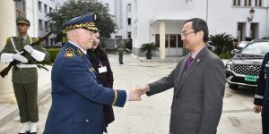 الأمين العام لوزارة الدفاع الوطني يستقبل سفير كوريا