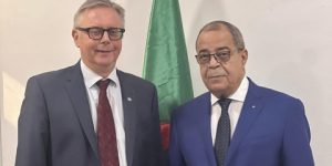 عون يستقبل سفير السويد بالجزائر رفقة وفد من مختبرات “أسترا زينيكا”
