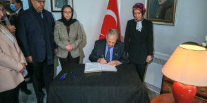 زلزال تركيا: قوجيل يوقع على سجل التعازي باسم رئيس الجمهورية