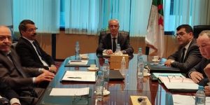 كسالي يترأس اجتماعا مع مسؤولي شركات التأمين العمومية