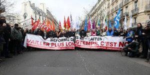 النقابات تهدّد بـ”شلّ” فرنسا ضد قانون التقاعد