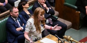 في ظل تقشف وأزمة اقتصادية.. حزب العمال البريطاني يتهم الحكومة بالفساد