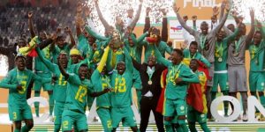 باب تياو: توجنا على أرض كرة القدم وأشكر الشعب الجزائري