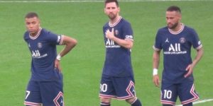 ميسي ونيمار ومبابي.. ثلاثي باريس سان جيرمان على وشك الانهيار